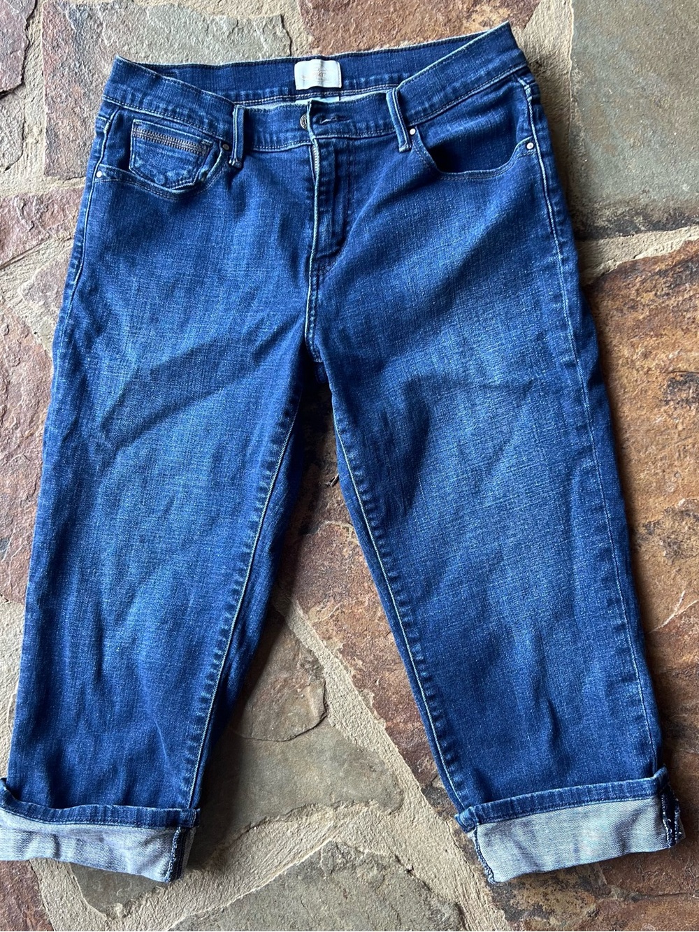 Levi's Cropped Jeans in Deep Blue Denim